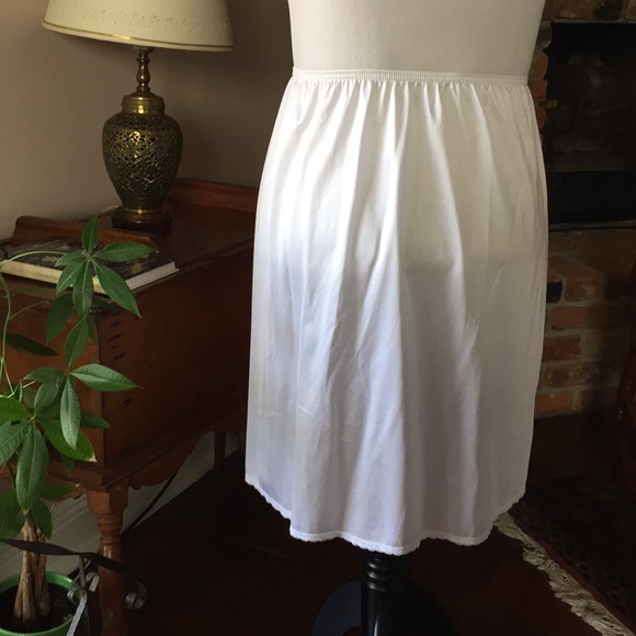 Vanity Fair half slip - Picture 3 of 4